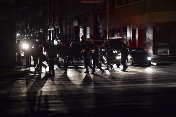 Apagón en Venezuela:  Culpan a la oposición